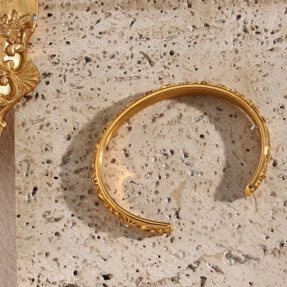NEW SUN MOON 18K GOLD STAR CUFF BRACELET, NICE BRACELET, CUTE BRACELET - Picture 4 of 5